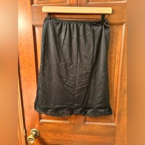 BODY LITES VTG Black Nylon lace trim half slip. Size S